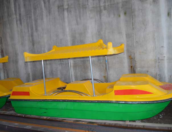 water park 4 seat paddle boat