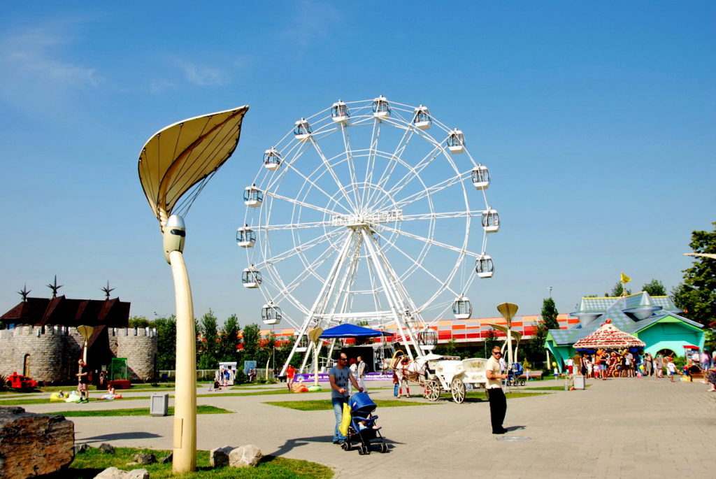 ferris wheel amusement ride 