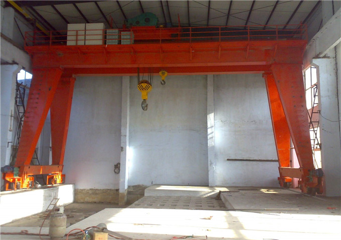 Selling gantry crane 32 tons in the rooms