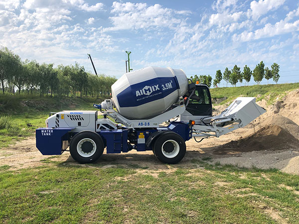 Self Loading Concrete Mixer