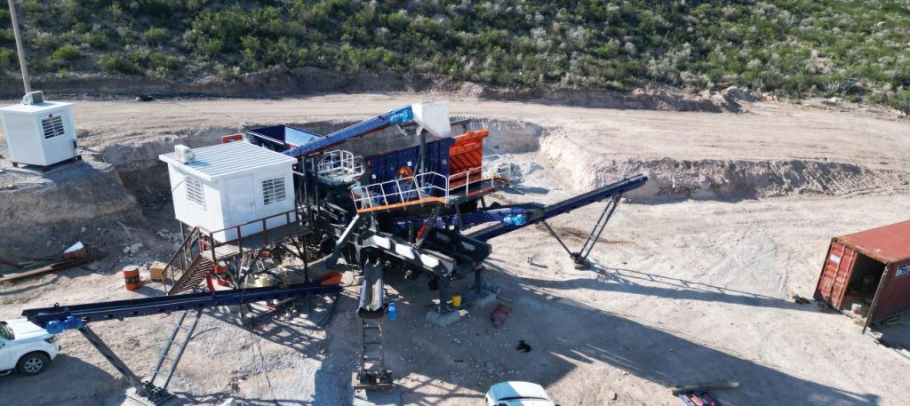 800tph mobile crusher plant at work site